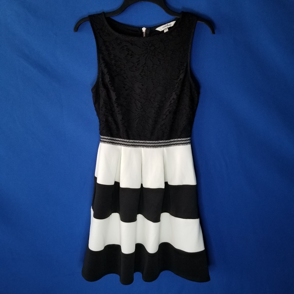 Speechless Juniors Lace Fit & Flare Dress Sleeveless Flattering Silhouette